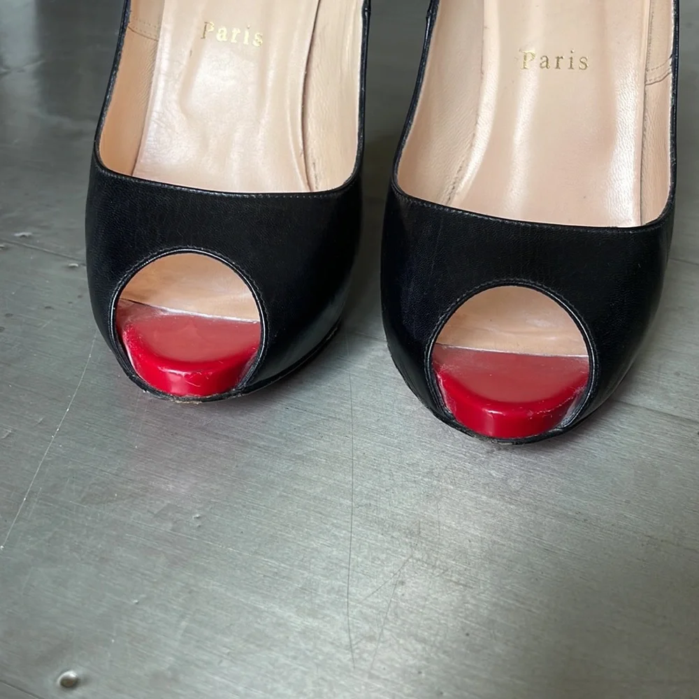 Christian louboutin Preowned black leather peep toe classic pump sz 38.5 120mm